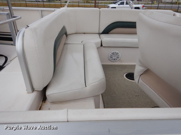 image for item GF9144 2002 Godfrey Hurricane boat