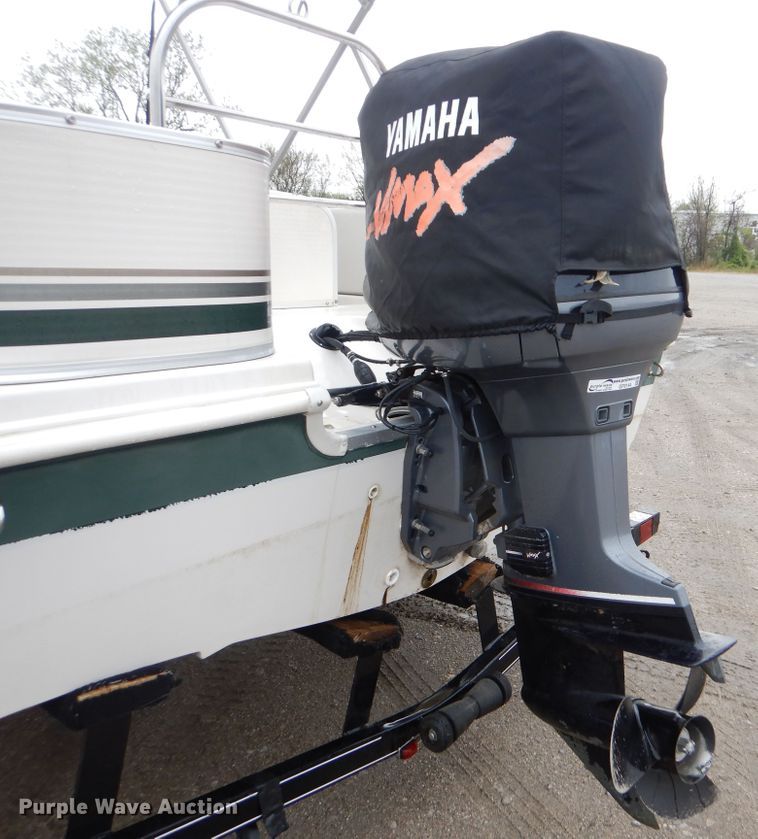 image for item GF9144 2002 Godfrey Hurricane boat