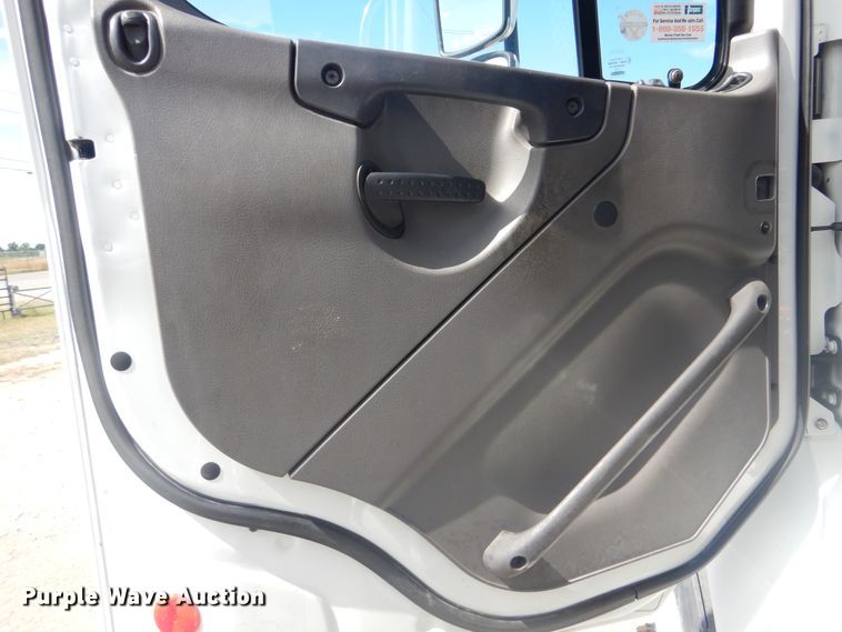 image for item GF9240 2008 Freightliner Business Class M2  flatbed truck