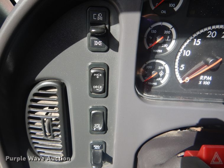 image for item GF9240 2008 Freightliner Business Class M2  flatbed truck