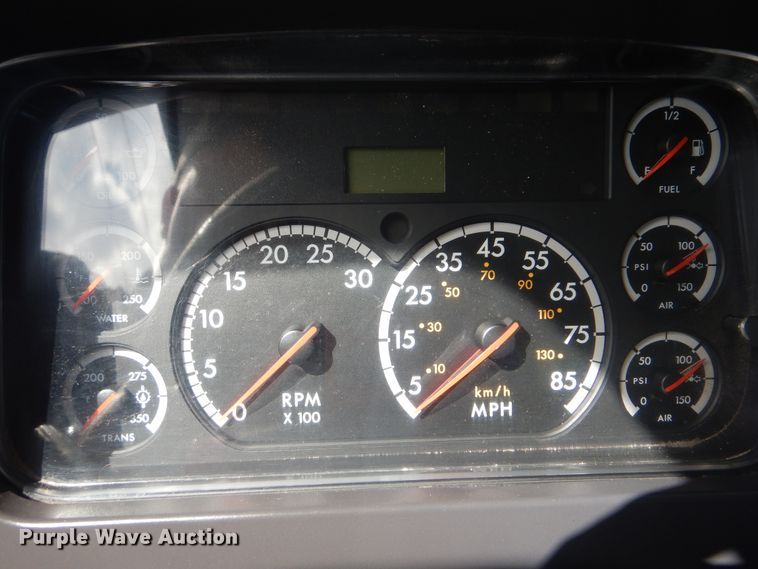 image for item GF9240 2008 Freightliner Business Class M2  flatbed truck