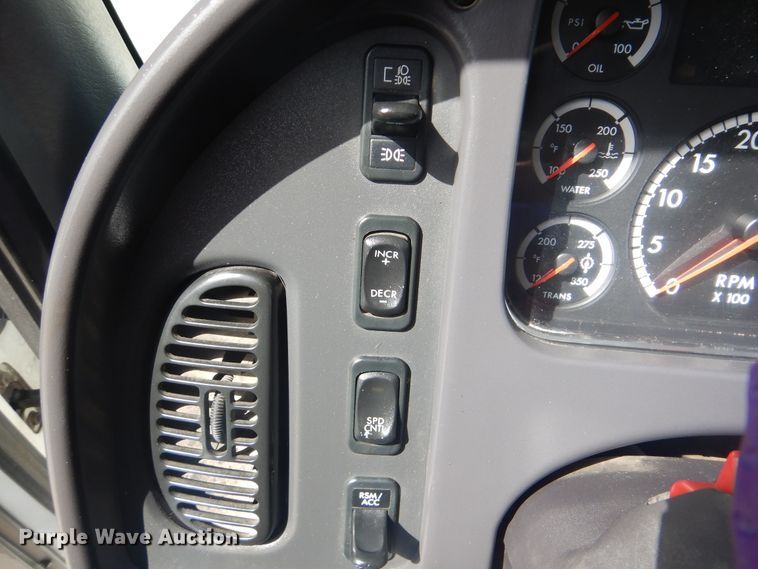 image for item GF9240 2008 Freightliner Business Class M2  flatbed truck