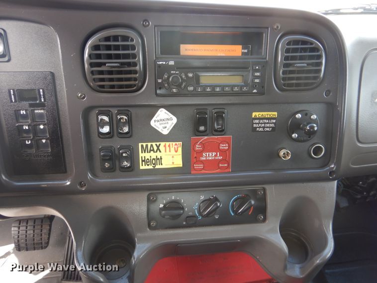 image for item GF9240 2008 Freightliner Business Class M2  flatbed truck