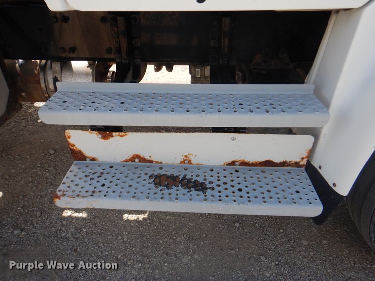 image for item GF9240 2008 Freightliner Business Class M2  flatbed truck