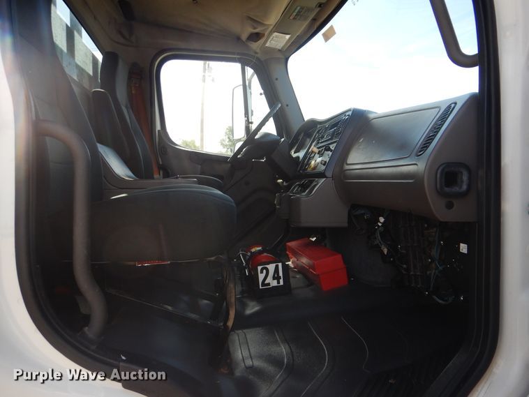 image for item GF9240 2008 Freightliner Business Class M2  flatbed truck