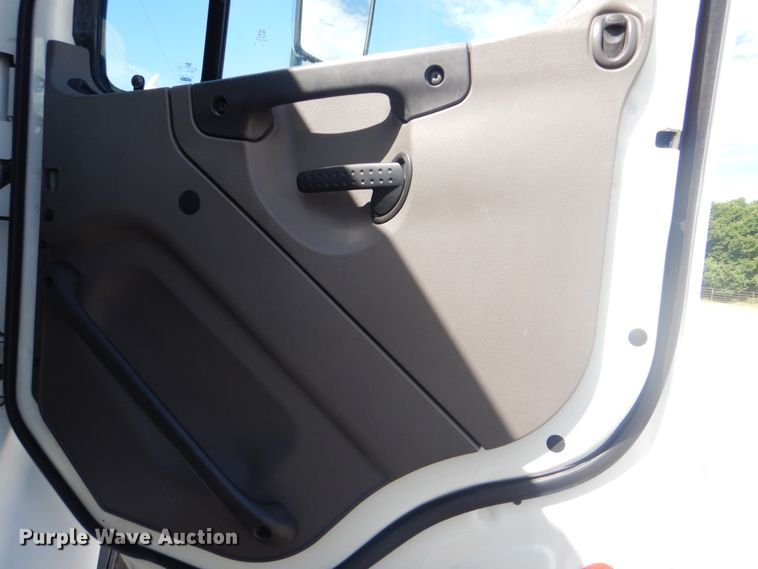 image for item GF9240 2008 Freightliner Business Class M2  flatbed truck