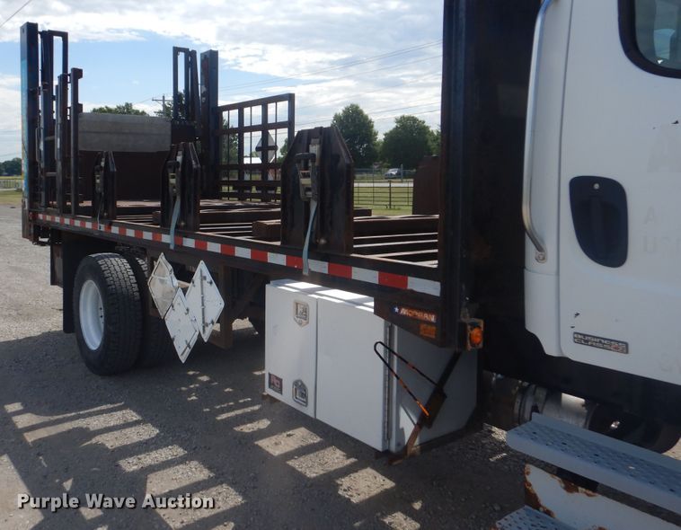 image for item GF9240 2008 Freightliner Business Class M2  flatbed truck