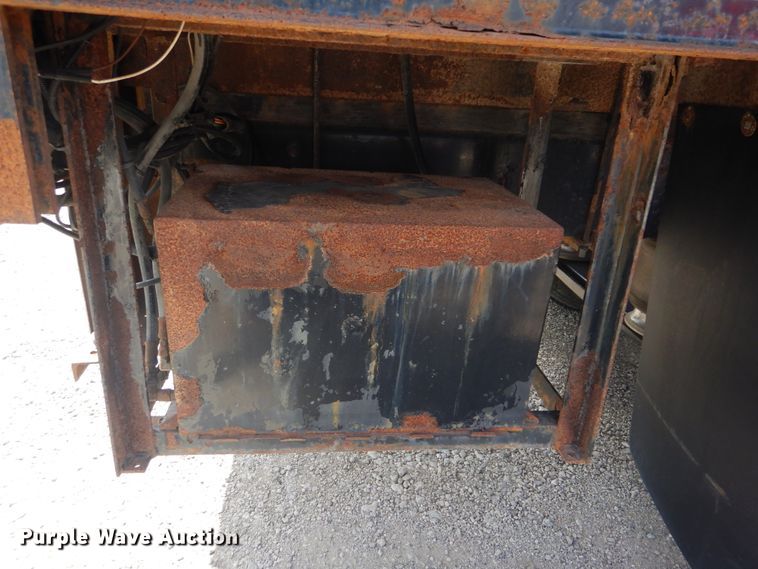 image for item GF9240 2008 Freightliner Business Class M2  flatbed truck