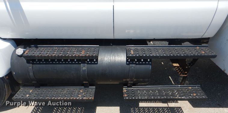 image for item GF9242 2009 Ford F750 Super Duty  service truck