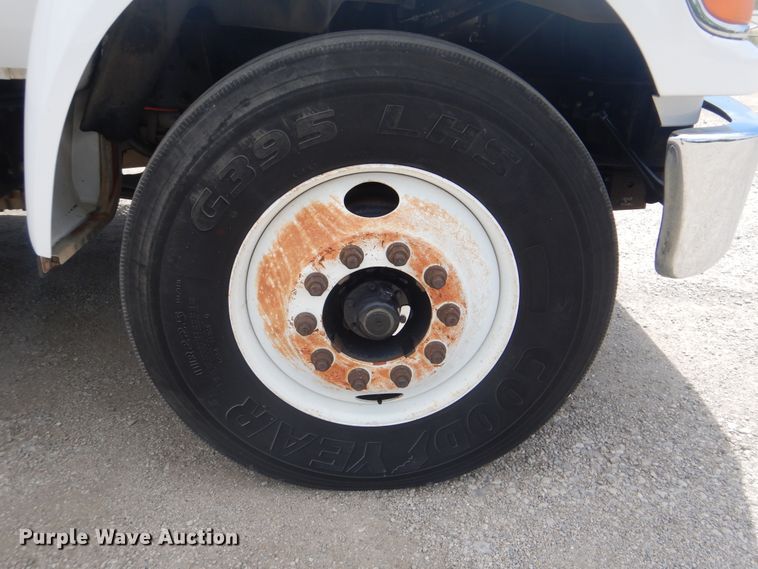 image for item GF9242 2009 Ford F750 Super Duty  service truck