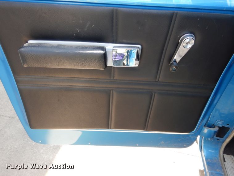 image for item GH9909 1968 International 1000D  pickup truck