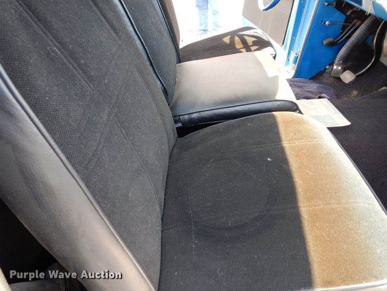 image for item GH9909 1968 International 1000D  pickup truck