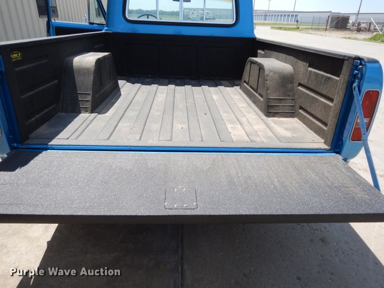 image for item GH9909 1968 International 1000D  pickup truck