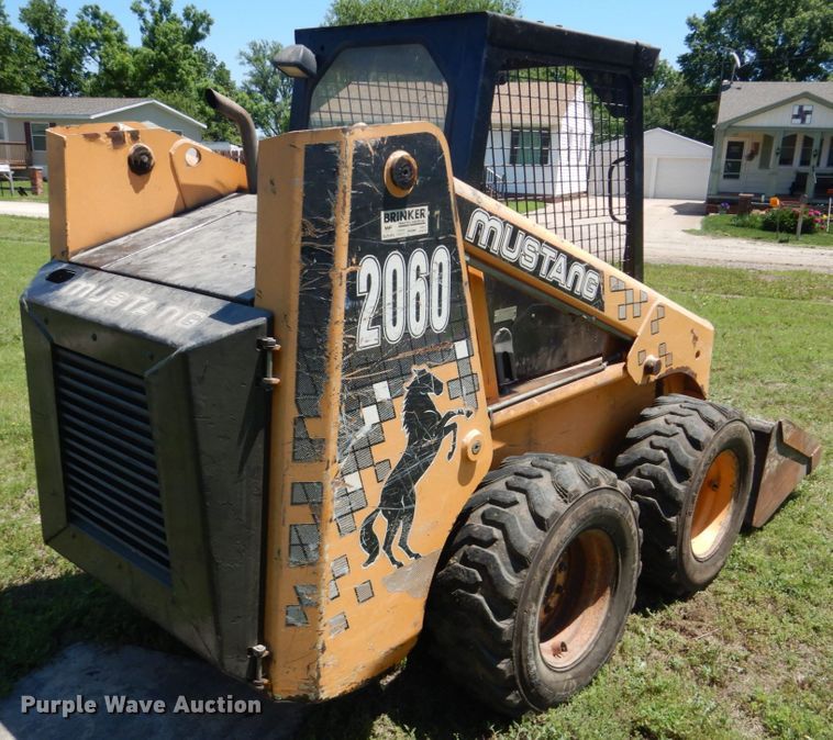 image for item GM9248 1996 Mustang 2060  skid steer loader