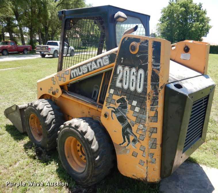 image for item GM9248 1996 Mustang 2060  skid steer loader
