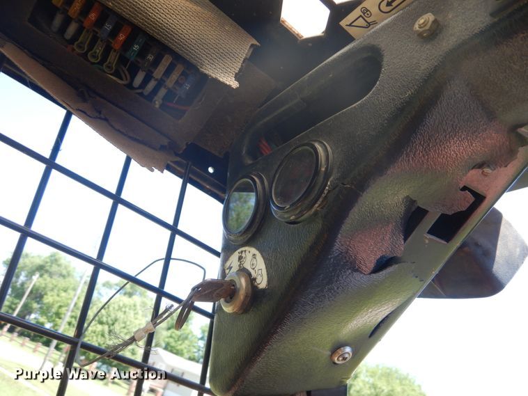 image for item GM9248 1996 Mustang 2060  skid steer loader