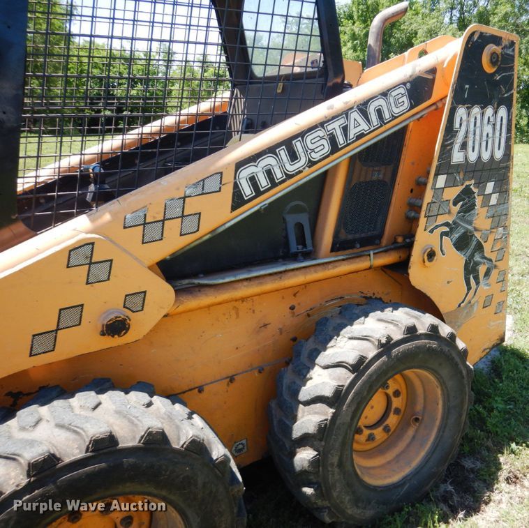 image for item GM9248 1996 Mustang 2060  skid steer loader