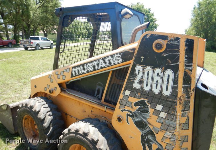 image for item GM9248 1996 Mustang 2060  skid steer loader