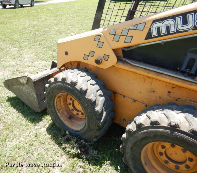 image for item GM9248 1996 Mustang 2060  skid steer loader