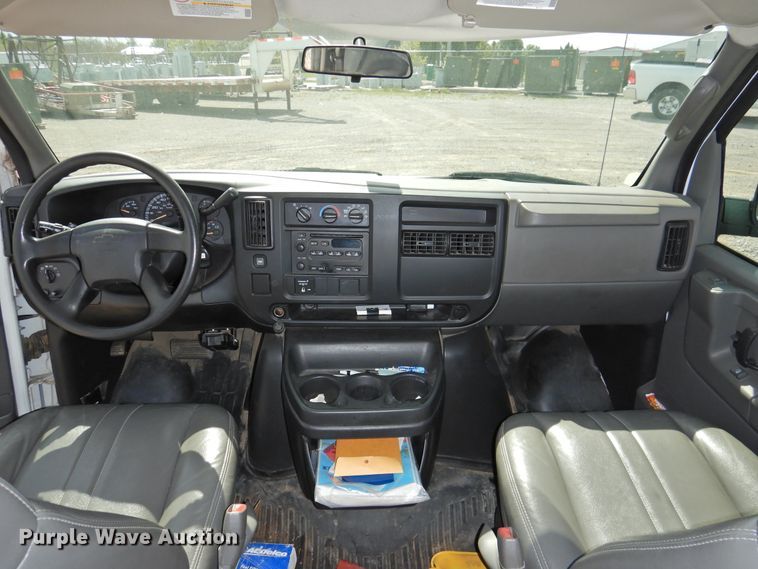 image for item GN9795 2006 Chevrolet Express 2500  van
