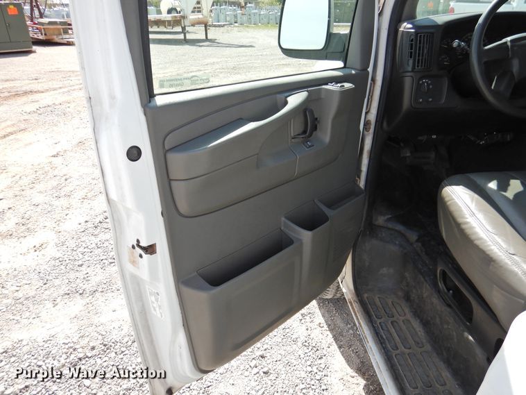 image for item GN9795 2006 Chevrolet Express 2500  van