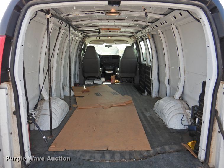 image for item GN9795 2006 Chevrolet Express 2500  van