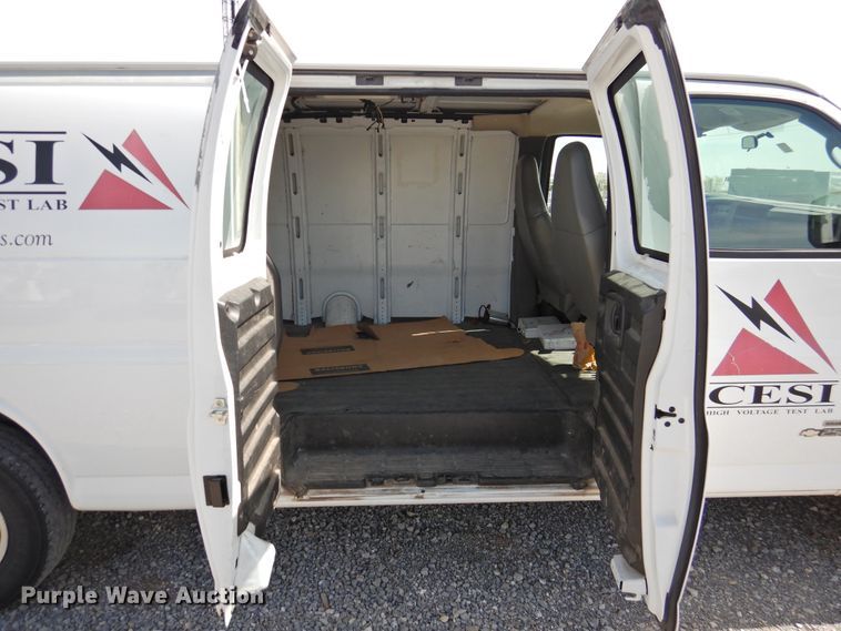 image for item GN9795 2006 Chevrolet Express 2500  van