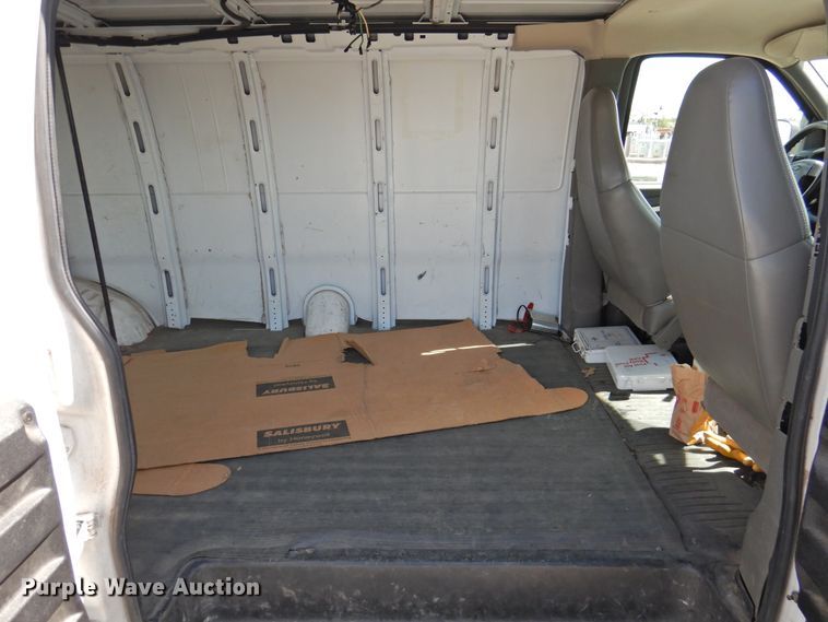 image for item GN9795 2006 Chevrolet Express 2500  van