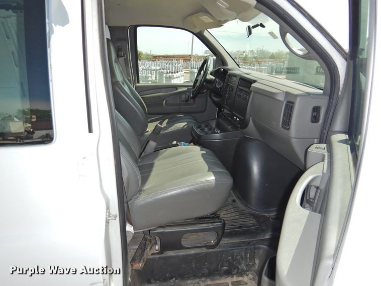 image for item GN9795 2006 Chevrolet Express 2500  van