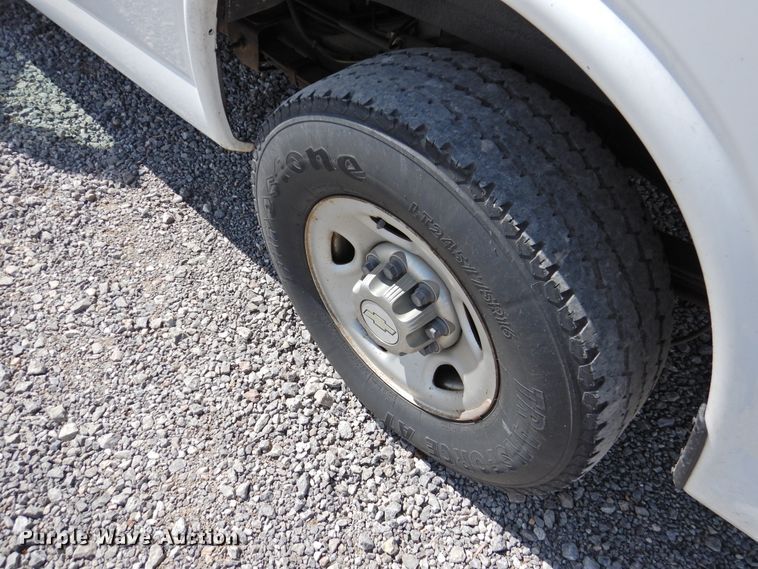 image for item GN9795 2006 Chevrolet Express 2500  van