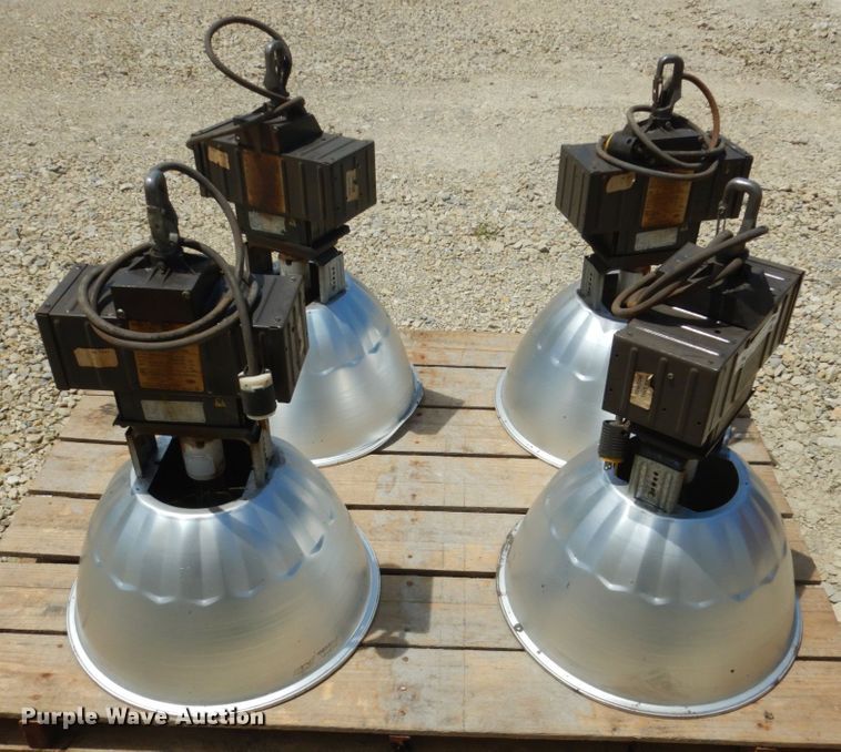 image for item GO9195 Approximately 30 gymnasium lights