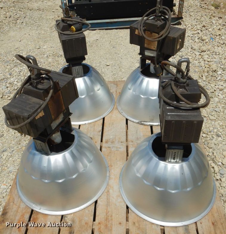 image for item GO9195 Approximately 30 gymnasium lights