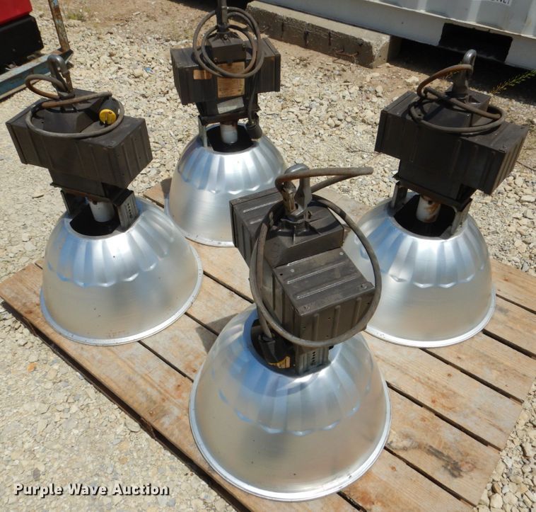 image for item GO9195 Approximately 30 gymnasium lights