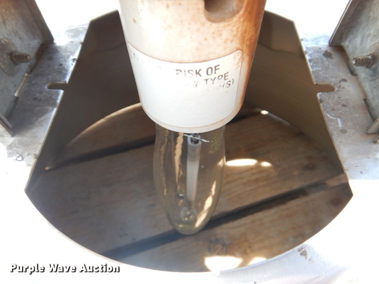 image for item GO9195 Approximately 30 gymnasium lights