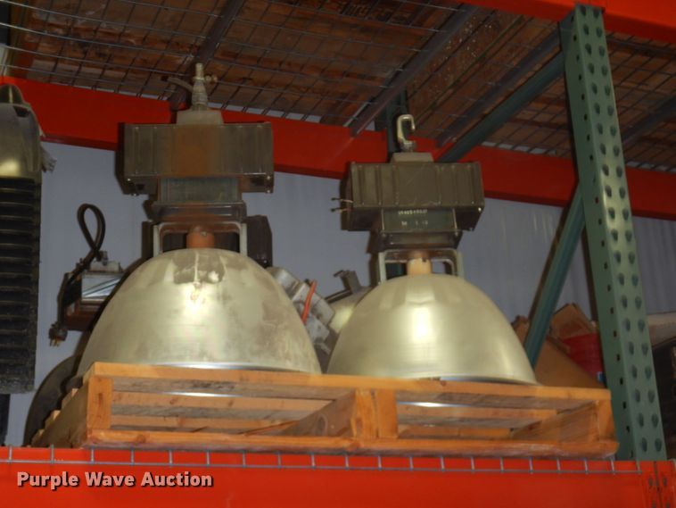 image for item GO9195 Approximately 30 gymnasium lights