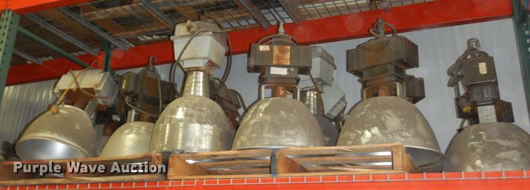 image for item GO9195 Approximately 30 gymnasium lights