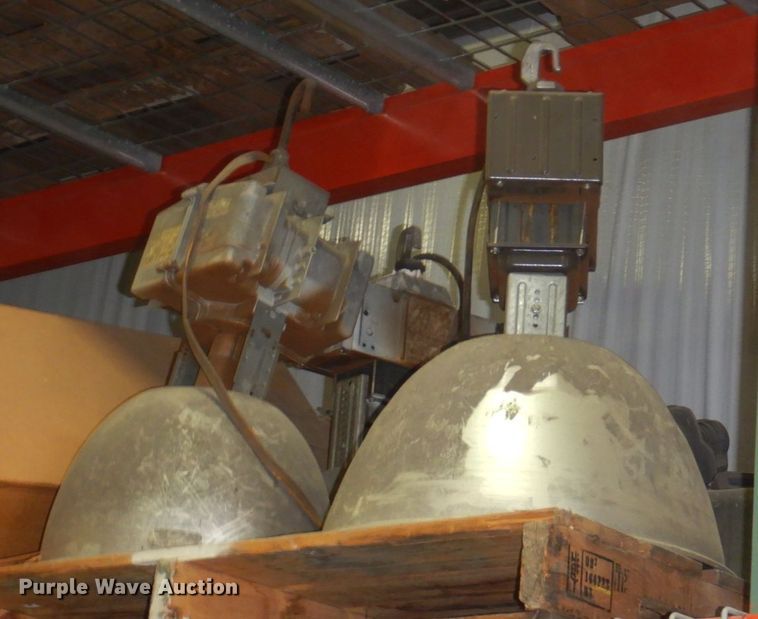 image for item GO9195 Approximately 30 gymnasium lights