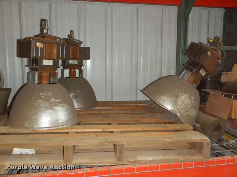 image for item GO9195 Approximately 30 gymnasium lights