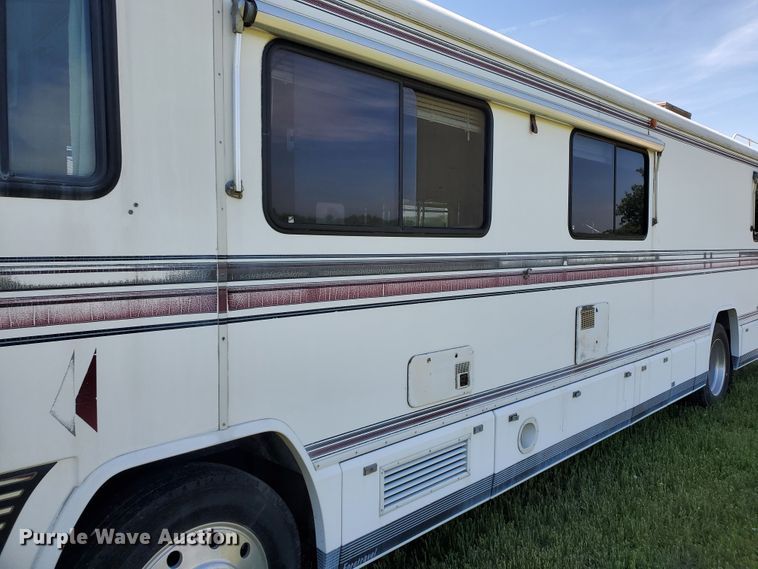 image for item GO9200 1989 Oshkosh Foretravel Grand Villa  RV