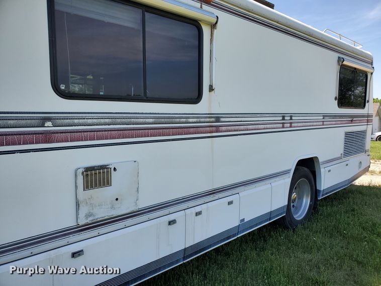 image for item GO9200 1989 Oshkosh Foretravel Grand Villa  RV