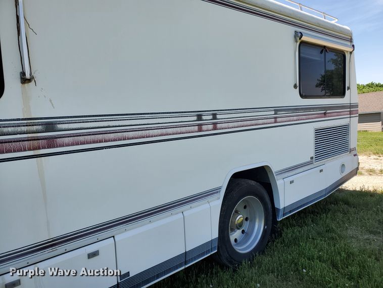 image for item GO9200 1989 Oshkosh Foretravel Grand Villa  RV