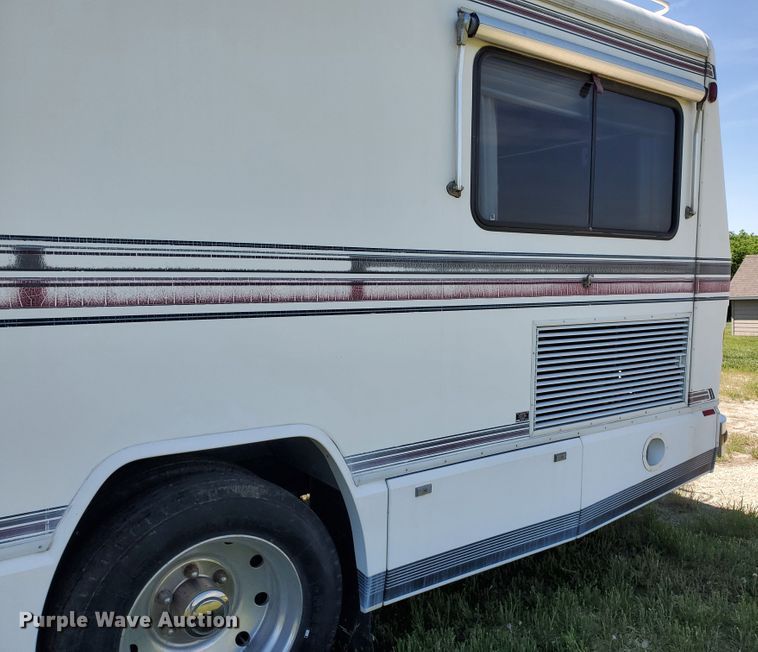 image for item GO9200 1989 Oshkosh Foretravel Grand Villa  RV