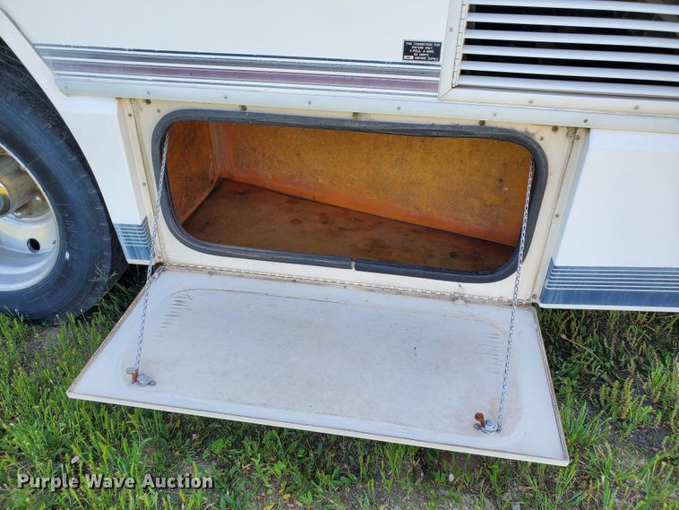 image for item GO9200 1989 Oshkosh Foretravel Grand Villa  RV