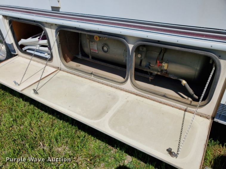 image for item GO9200 1989 Oshkosh Foretravel Grand Villa  RV