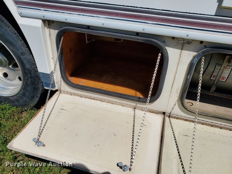 image for item GO9200 1989 Oshkosh Foretravel Grand Villa  RV