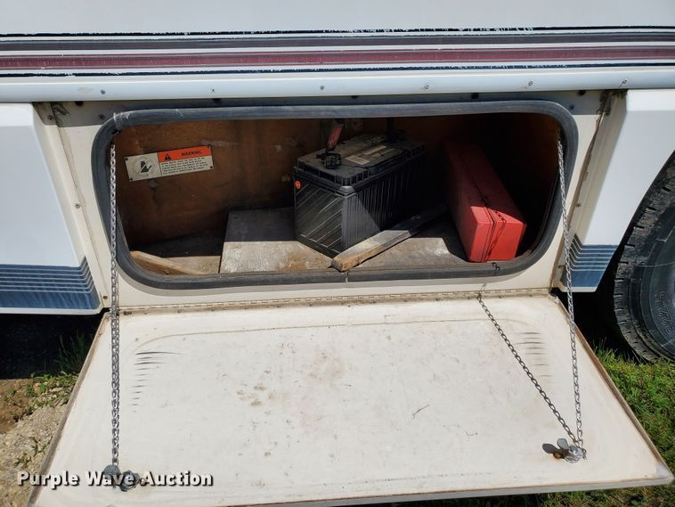 image for item GO9200 1989 Oshkosh Foretravel Grand Villa  RV