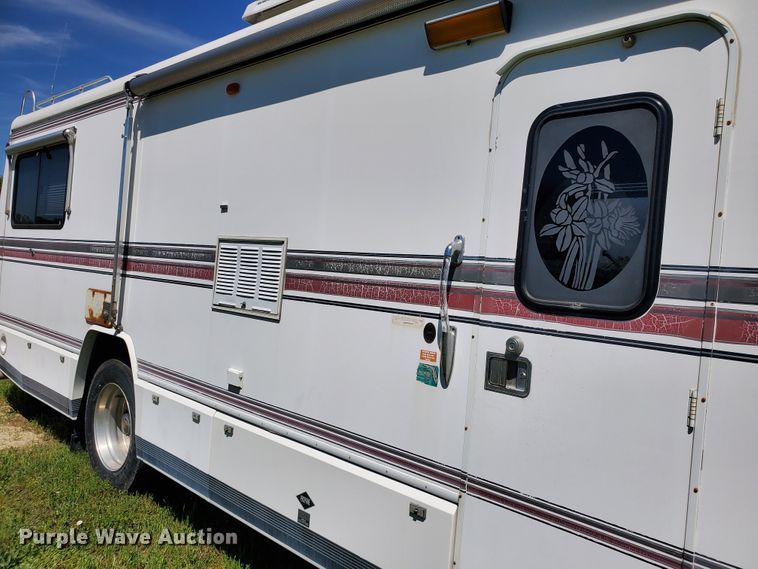 image for item GO9200 1989 Oshkosh Foretravel Grand Villa  RV