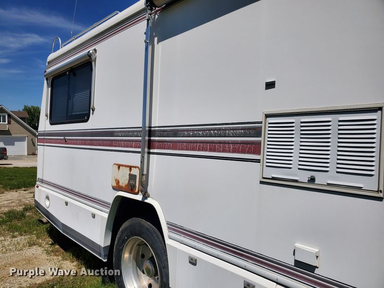 image for item GO9200 1989 Oshkosh Foretravel Grand Villa  RV
