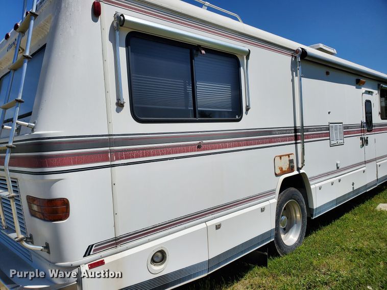 image for item GO9200 1989 Oshkosh Foretravel Grand Villa  RV