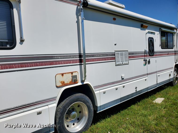 image for item GO9200 1989 Oshkosh Foretravel Grand Villa  RV